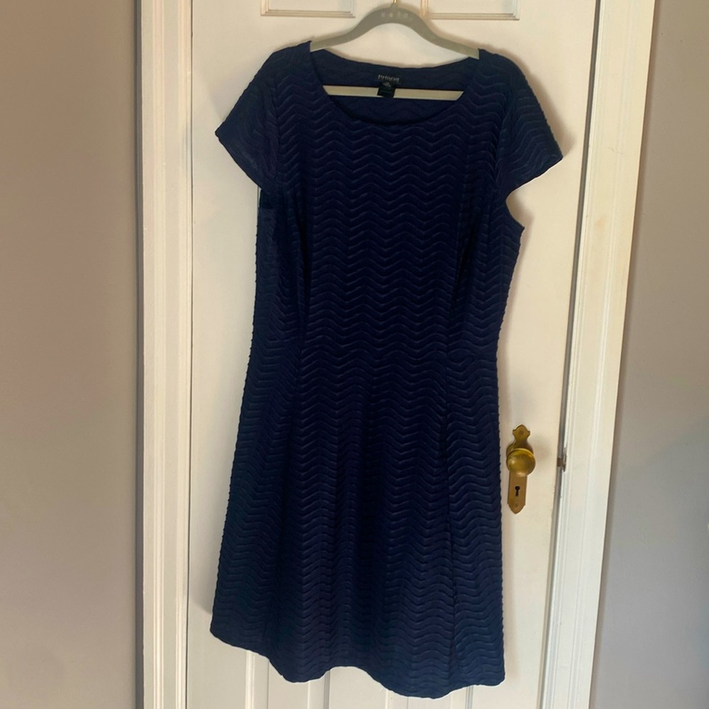 EN FOCUS Size 14 Navy Blue A line dress short sleeve.